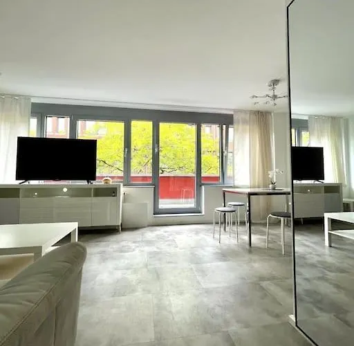 Herzhafte Mitten In Apartment